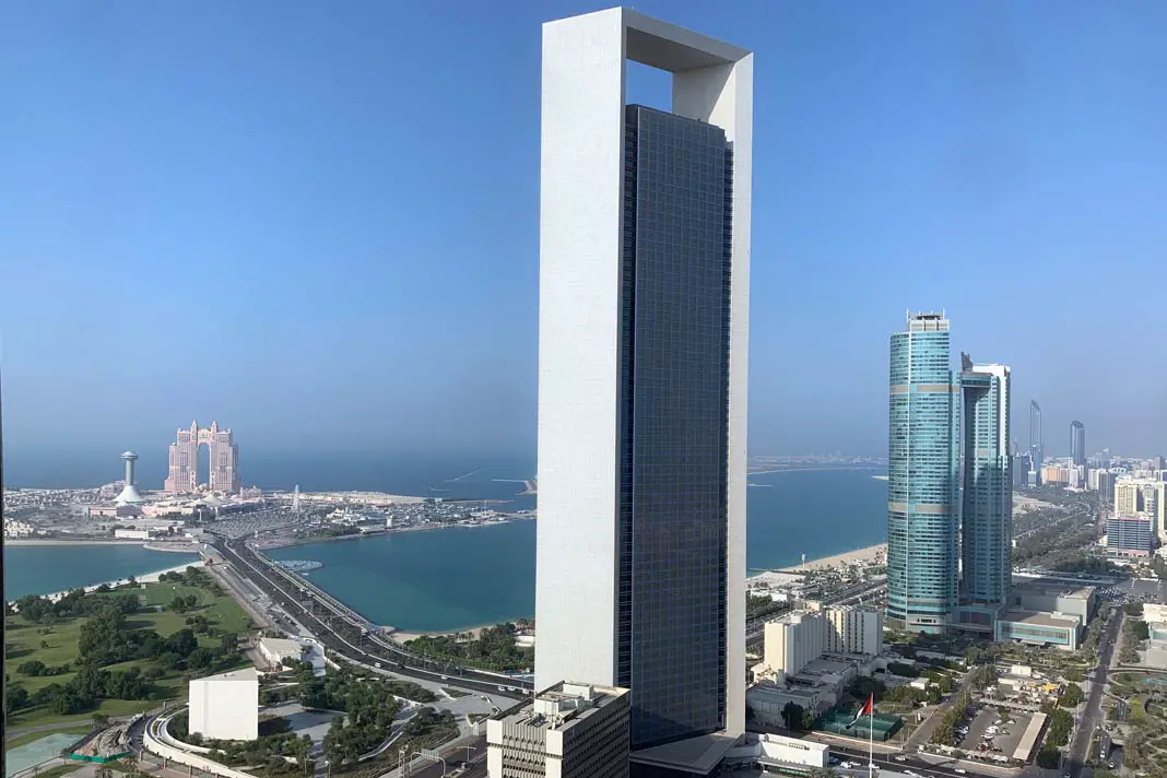 Blick auf die Skyline Abu Dhabis
