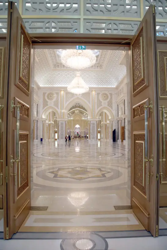 Der Qasr Al Watan Präsidentenpalast im Inneren
