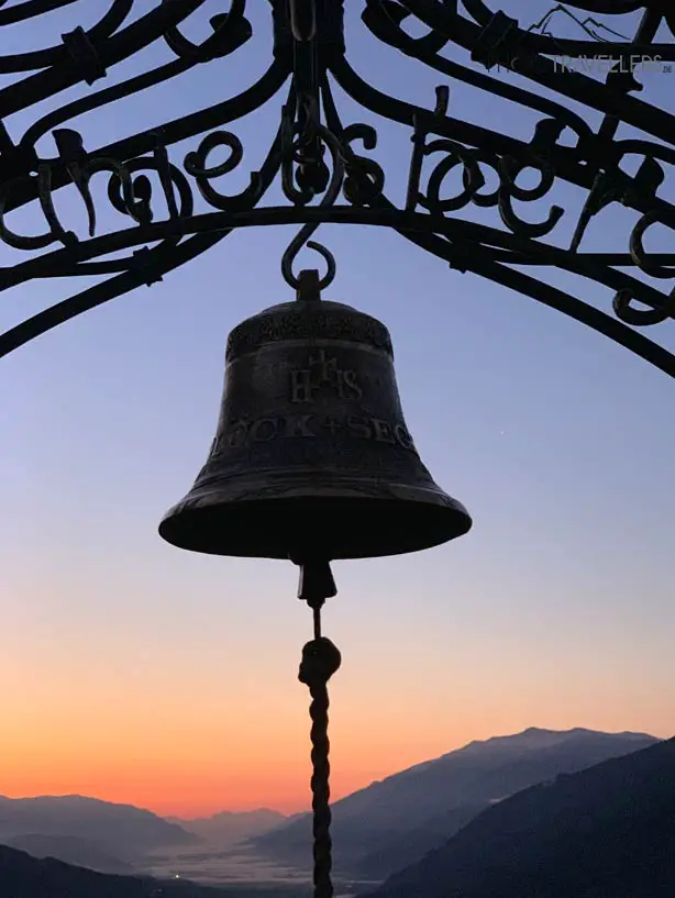 Glocke am Danielsberg zum Sonnenaufgang
