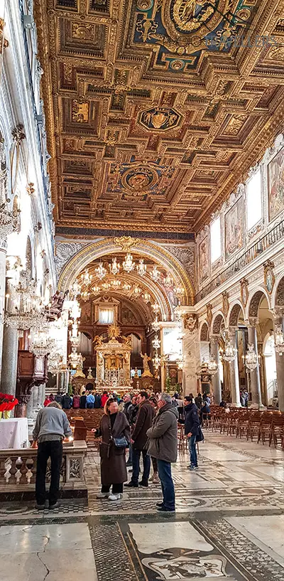 Die Kirche Basilica di San Marco Evangelista al Campidoglio von innen