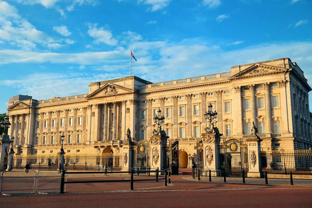 Buckingham Palace in London in the morning light