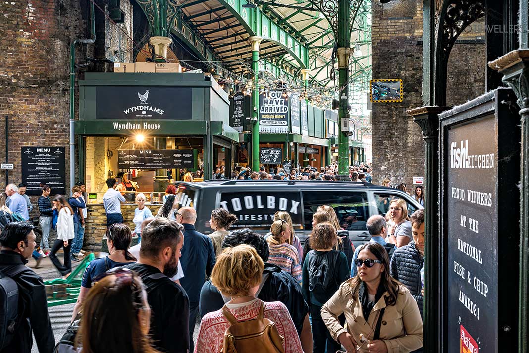 Besucher auf dem Borough Market, London