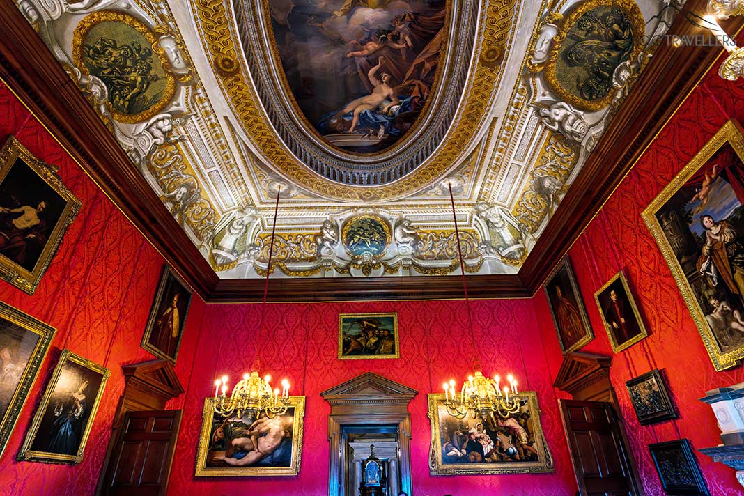 Prunkvoller Raum mit Gemälden im Kensington Palace, London