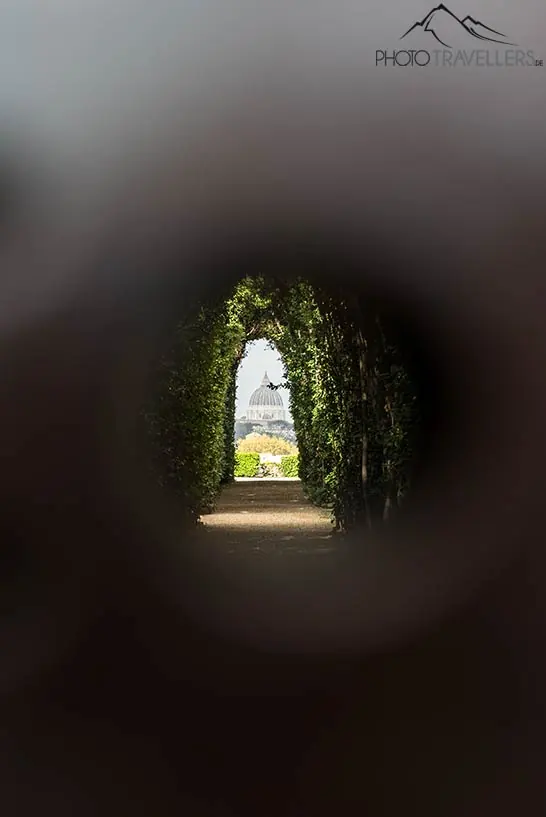 The view of St. Peter's Basilica through the Aventine keyhole