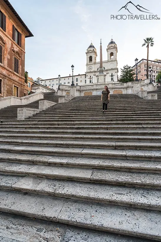 Reisebloggerin Biggi Bauer auf der Spanischen Treppe in Rom