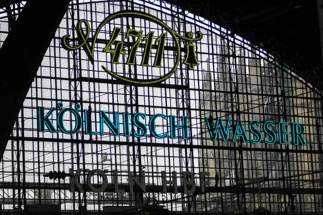 Werbung der Marke 4711 im Kölner Hauptbahnhof