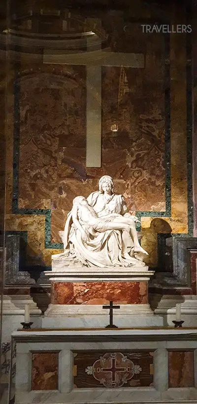 die Skulptur Pieta von Michelangelo im Petersdom