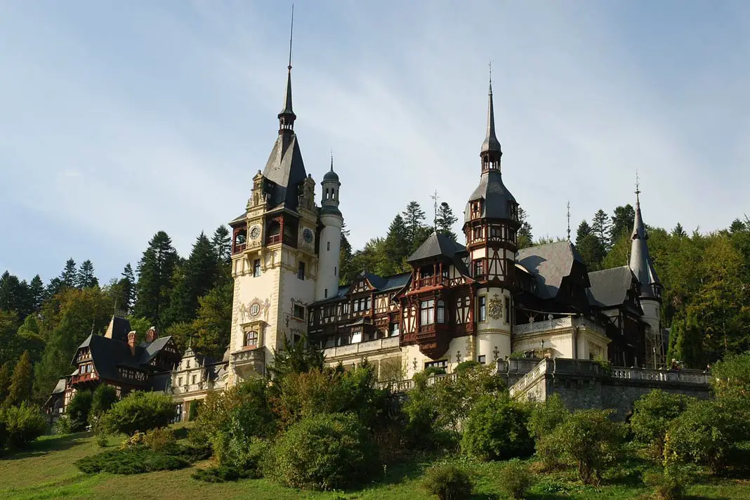 Blick auf Schloss Peleș in der Walachei