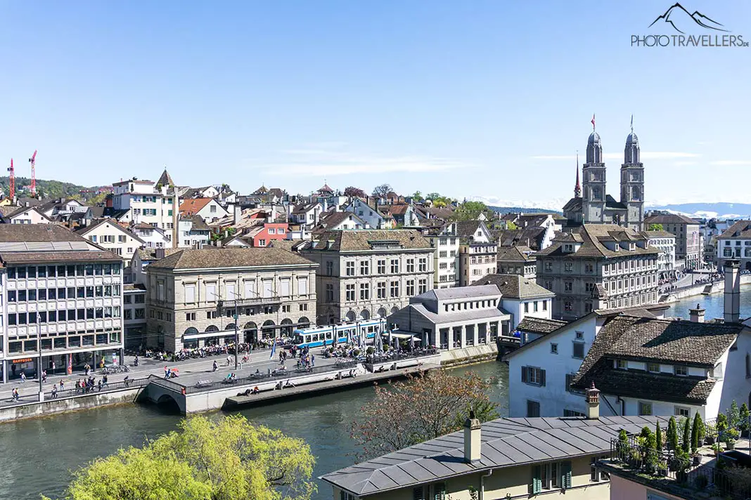 Der Blick vom Lindenhof in Zürich über die Stadt