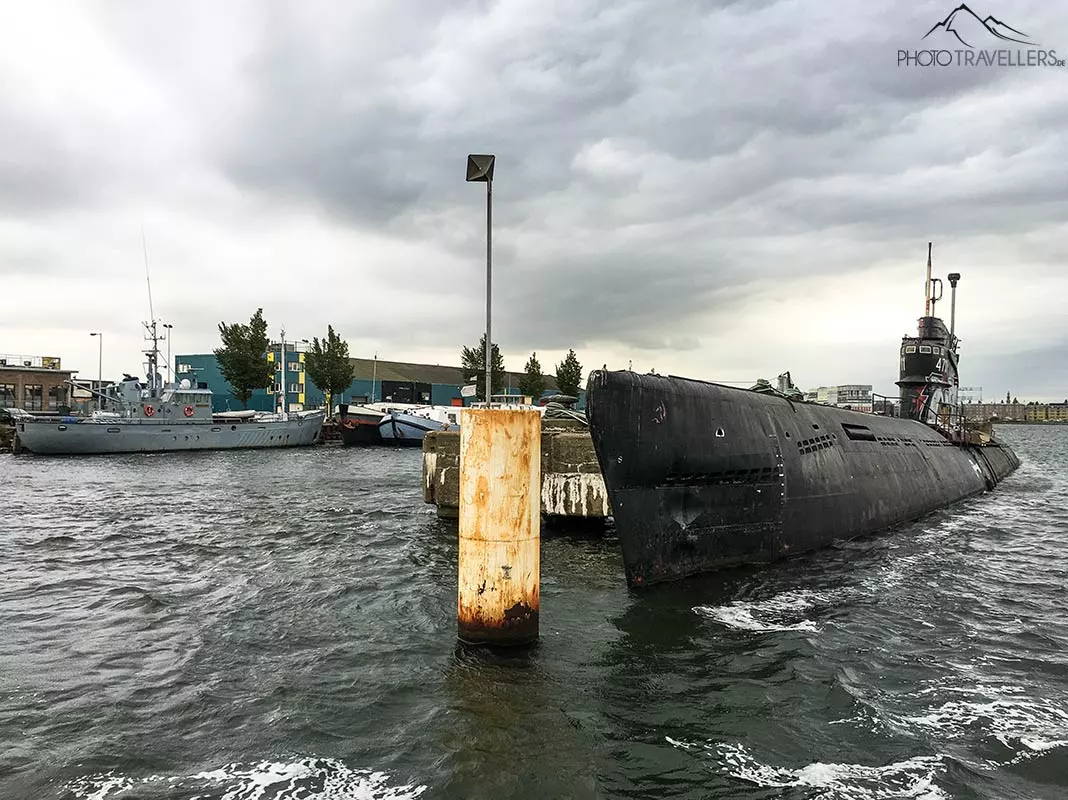 Ein altes U-Boot in der NDSM-Werft