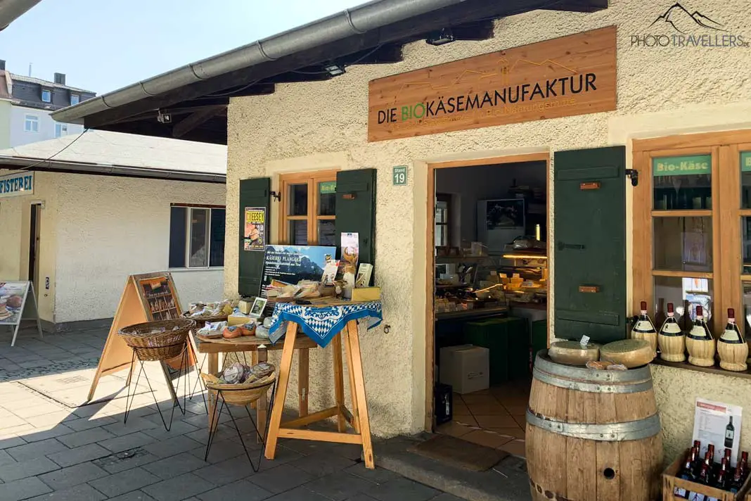 Ein Käseladen auf dem Elisabethmarkt in München Schwabing