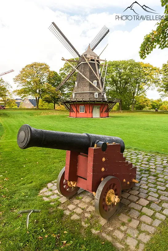 A mill and cannons are also located on the grounds of the Kastellet