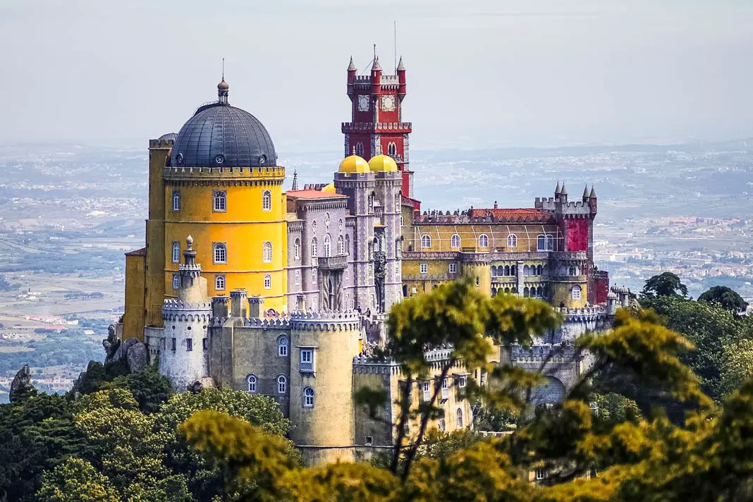 Blick auf den berühmten Palast Palácio Nacional da Pena