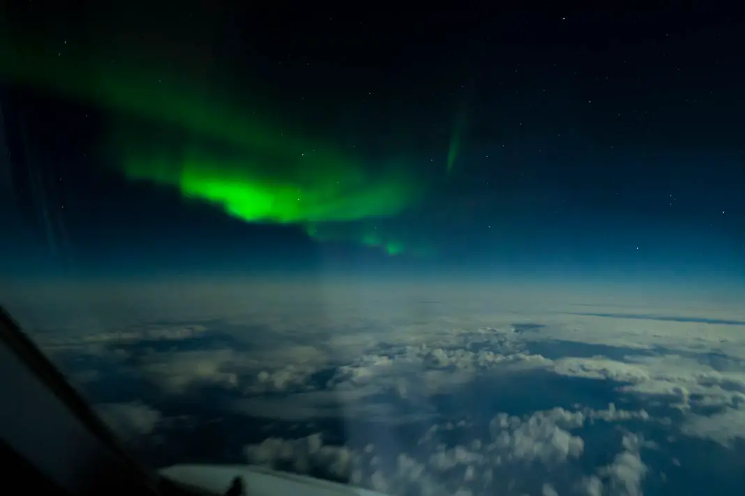 Polarlichter aus dem Flugzeug fotografiert