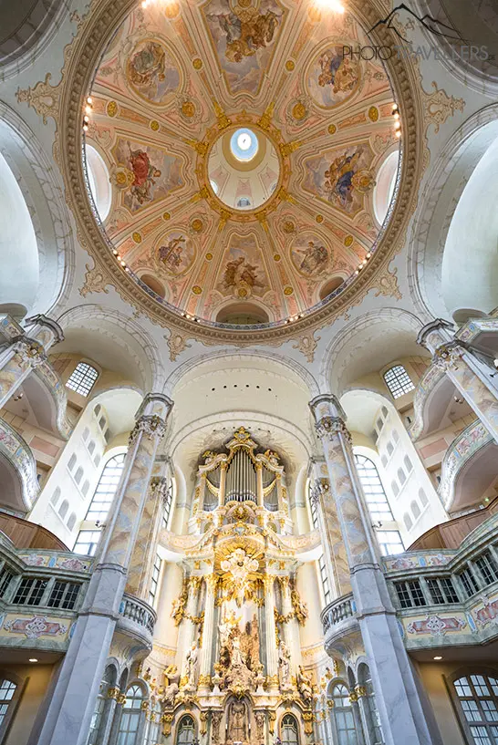 Blick in die Kuppel der Dresdner Frauenkirche von innen