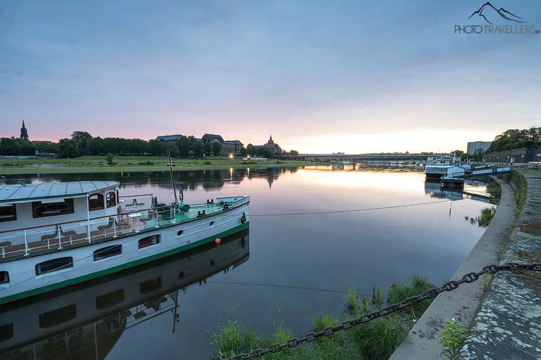 Sonnenaufgang in Dresden an der Elbe