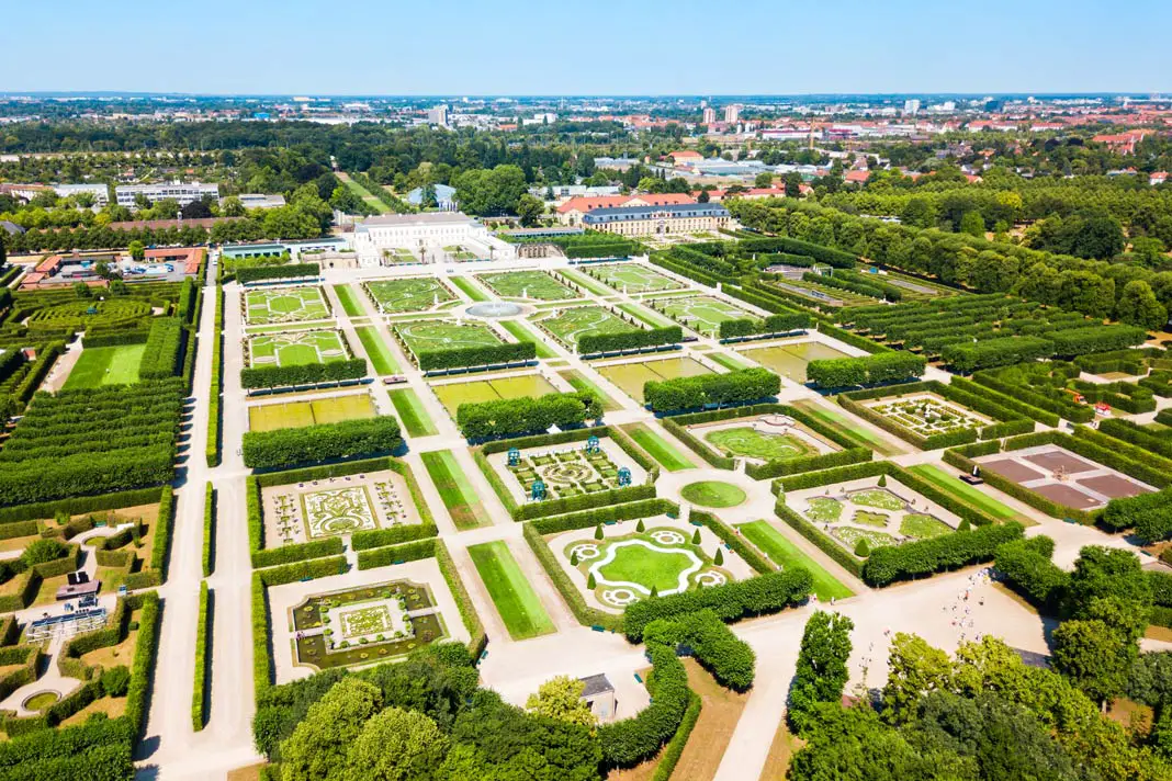 Die Herrenhäuser Gärten in Hannover von oben