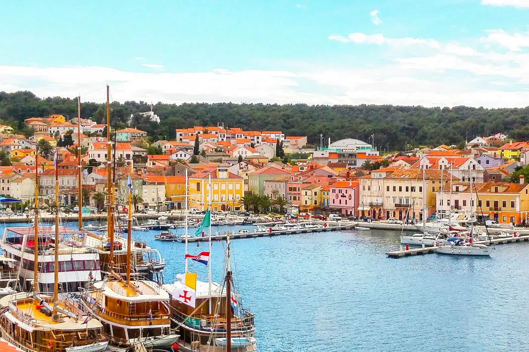 Die schöne Stadt Mali Lošinj in Kroatien