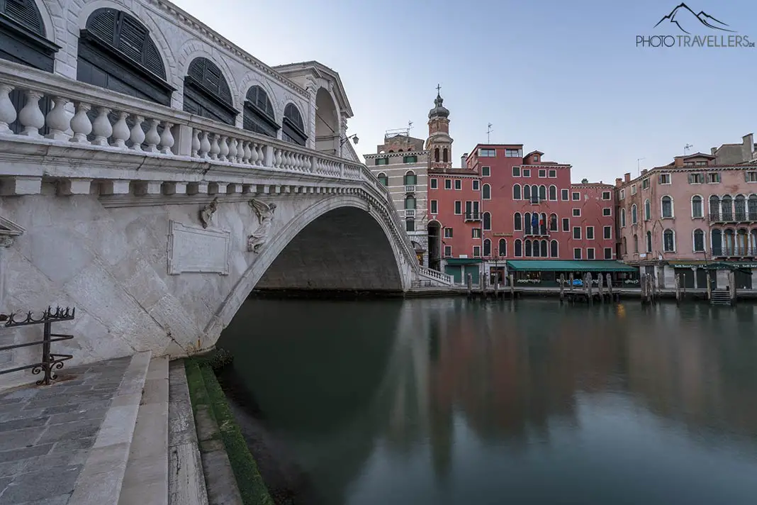 Die berühmte Rialtobrücke Venedigs