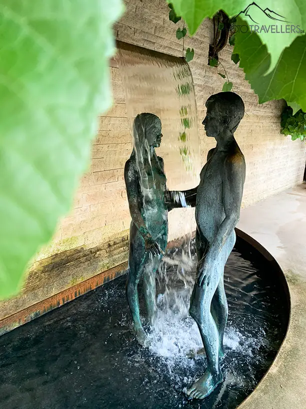 Brunnen mit zwei Figuren