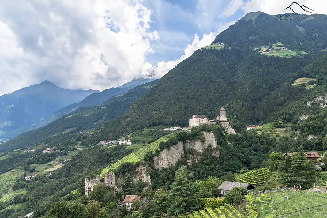 Blick auf das Schloss Tirol
