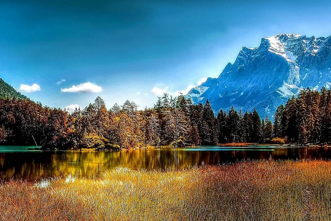 Der Weissen See im Herbst in Kärnten in Österreich