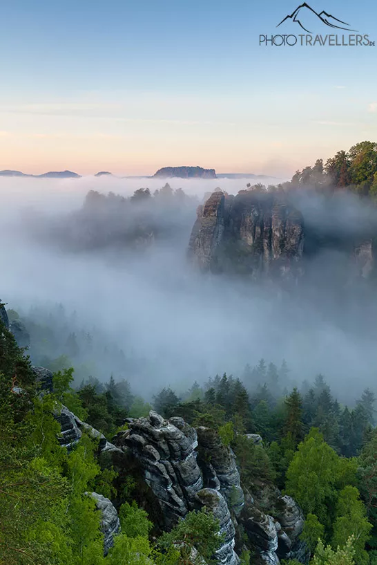 Nebel zwischen den Felsen der Sächsischen Schweiz