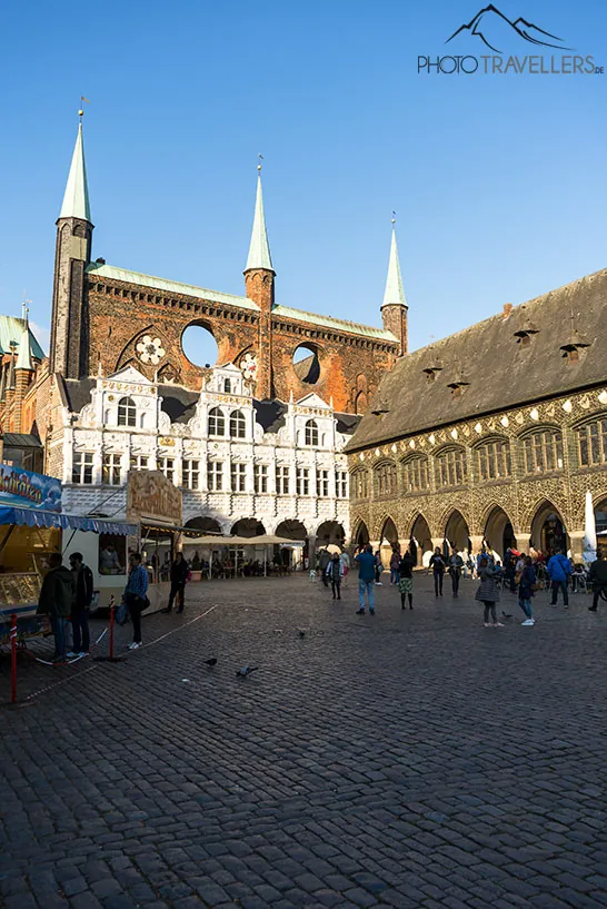 Der Marktplatz mit dem Rathaus in Lübeck