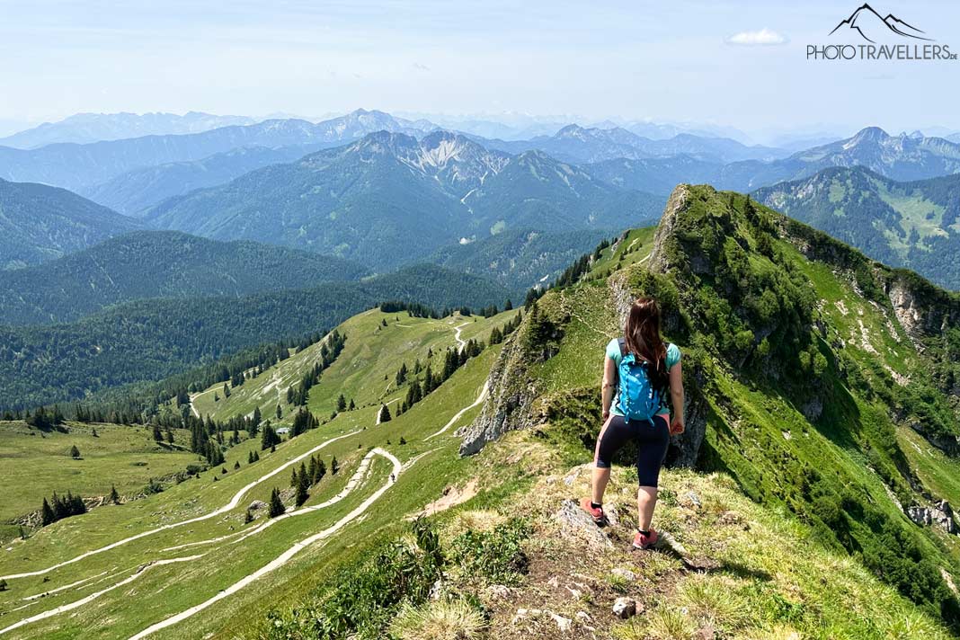 Reisebloggerin Biggi Bauer auf dem Gipfel der Rotwand in Bayern