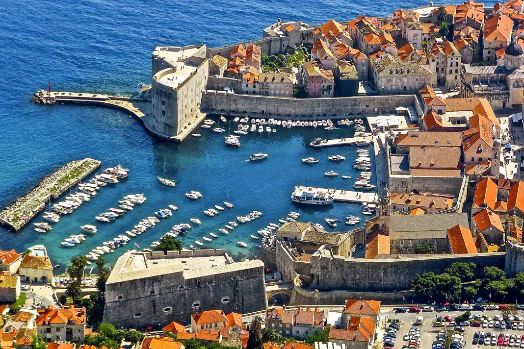 Blick von der Seilbahn zum Srd auf Dubrovnik