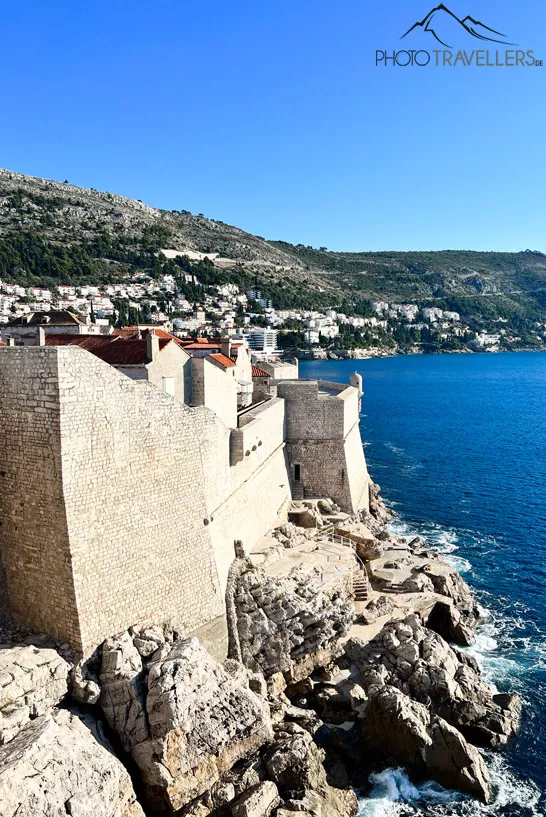 Der Buža Beach am Fuße der Stadtmauer von Dubrovnik