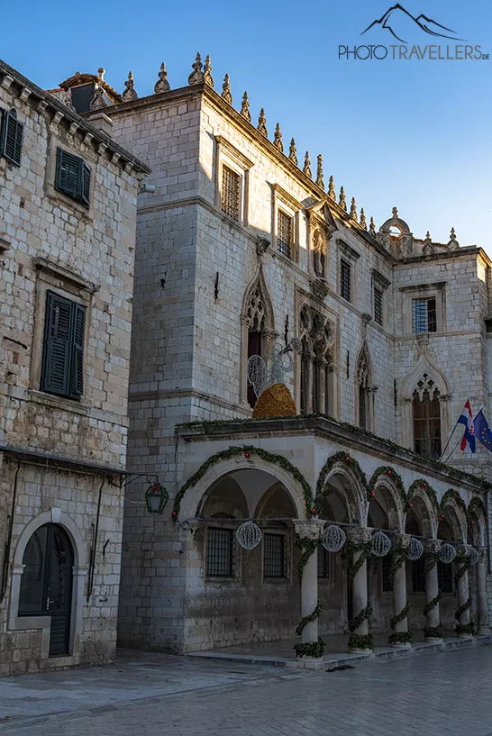 Der Sponza-Palast in Dubrovnik im Morgenlicht