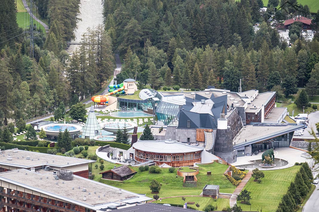 Blick auf die Therme Aqua Dome