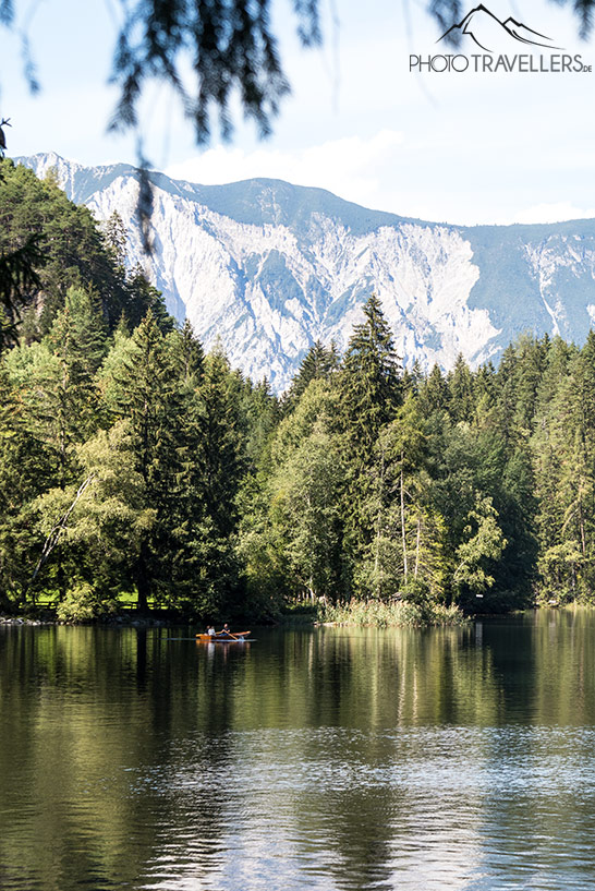 Ein Ruderboot auf dem Piburger See