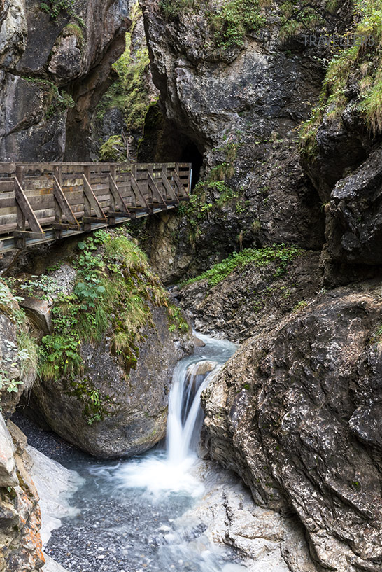 Eine Brücke in der Rosengartenschlucht