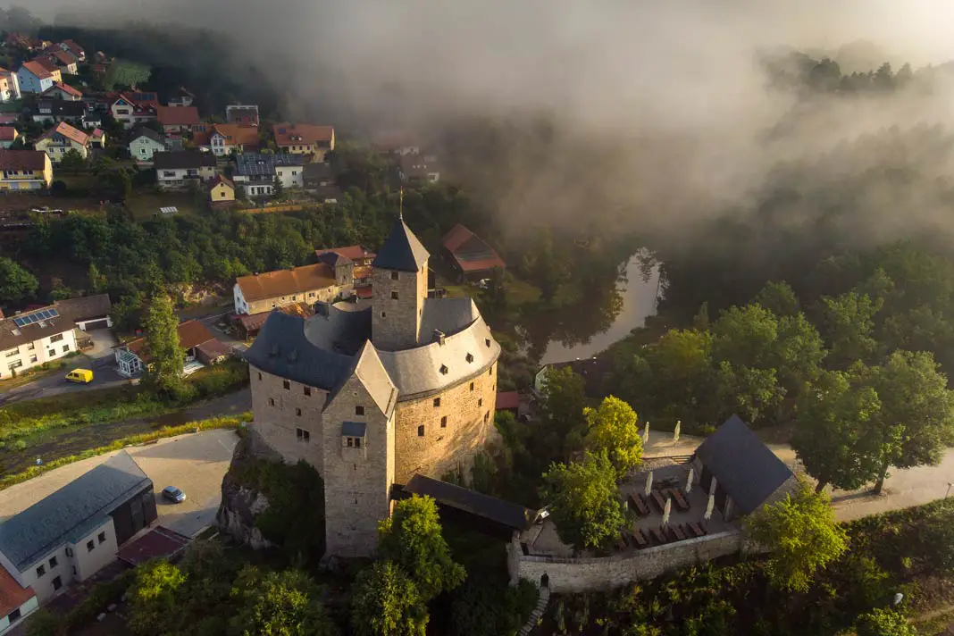 Die Burg Falkenberg lässt sich am besten mit einer Führung erkunden.