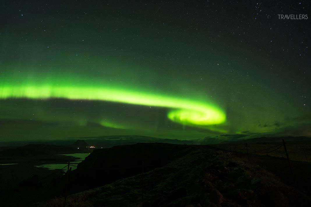 Ein großes Polarlicht über Island