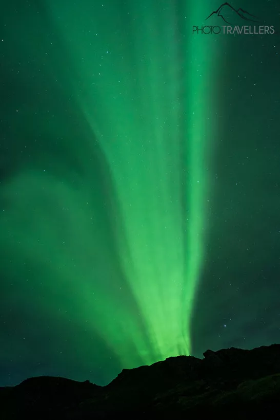 Ein starkes Polarlicht über Island