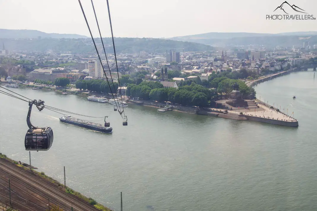 Diesen Blick auf Koblenz und das Deutsche Eck hast du von der Seilbahn aus 
