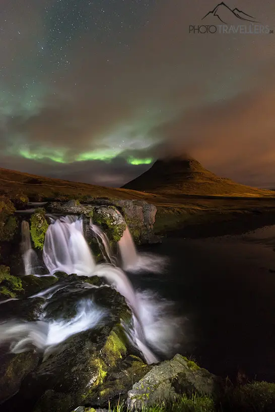 Polarlichter am Berg Kirkjufell auf Island