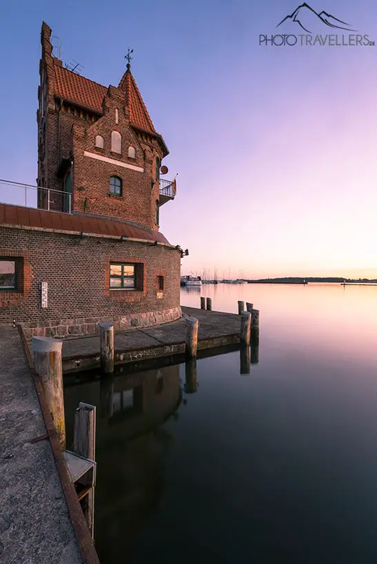 Das bekannte Lotsenhaus im Hafen Stralsunds
