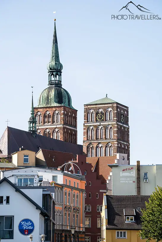 Die Doppeltürme der St. Nikolai Kirche in Stralsund