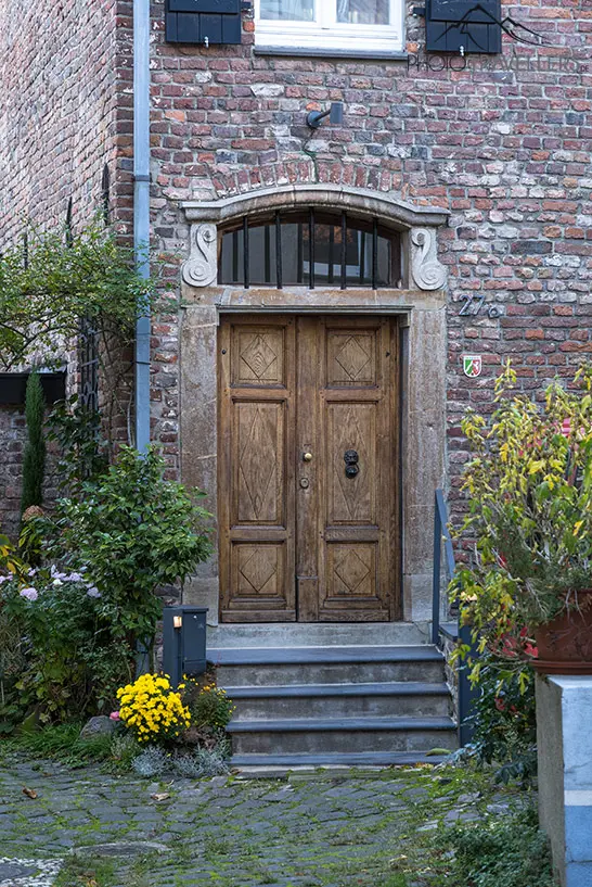 Eine alte Tür in Kaiserswerth