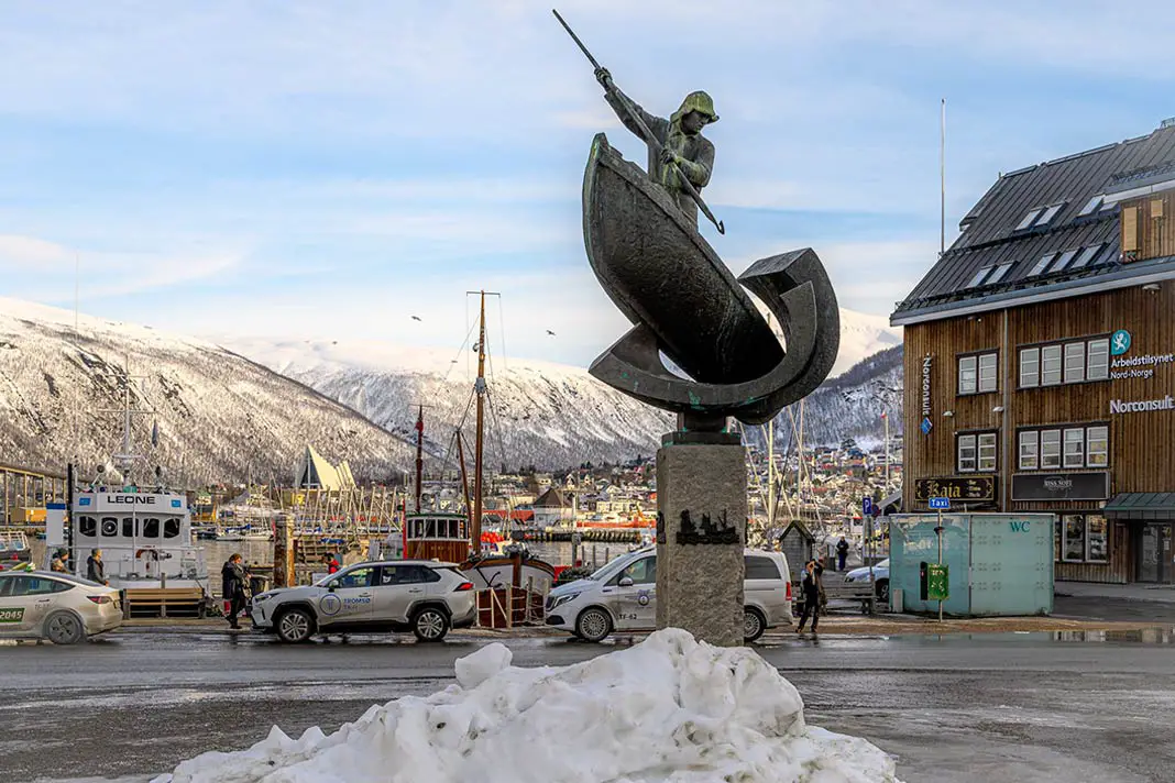 Die Statue Fangstmonument (Arctic Hunter) in Tromsø