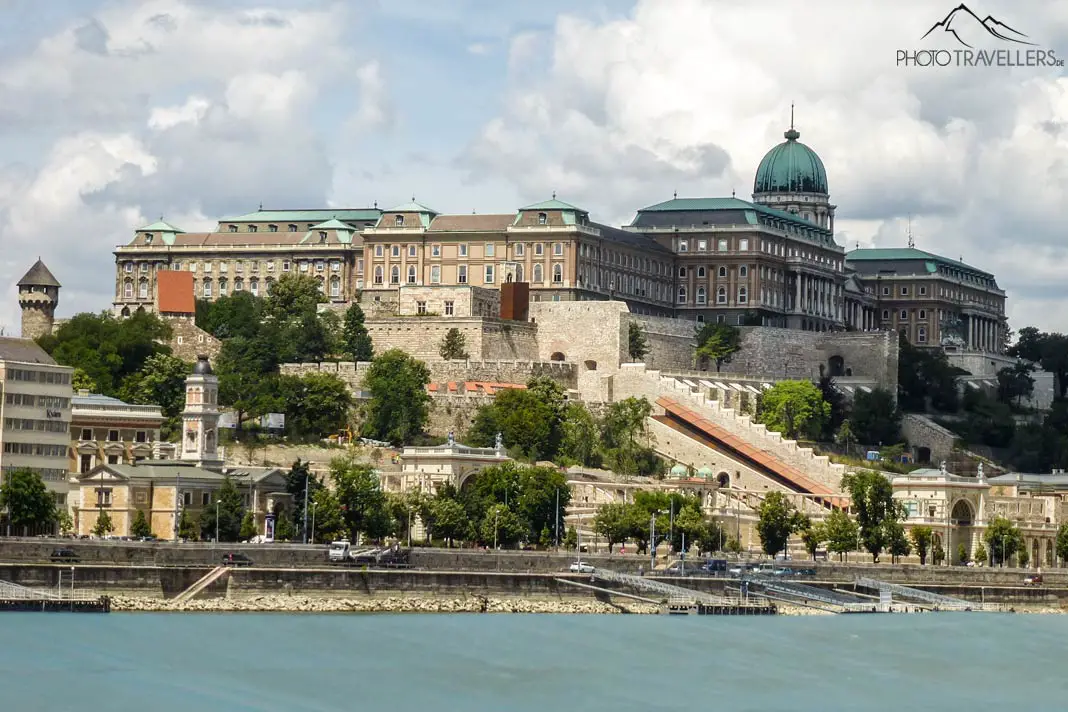 Der Burgpalast auf dem Burgberg in Budapest ist eine Top-Sehenswürdigkeit