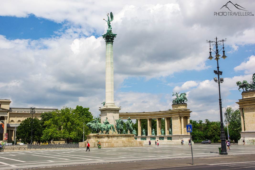 Auf dem Heldenplatz sticht vor allem das Milleniums-Denkmal heraus 