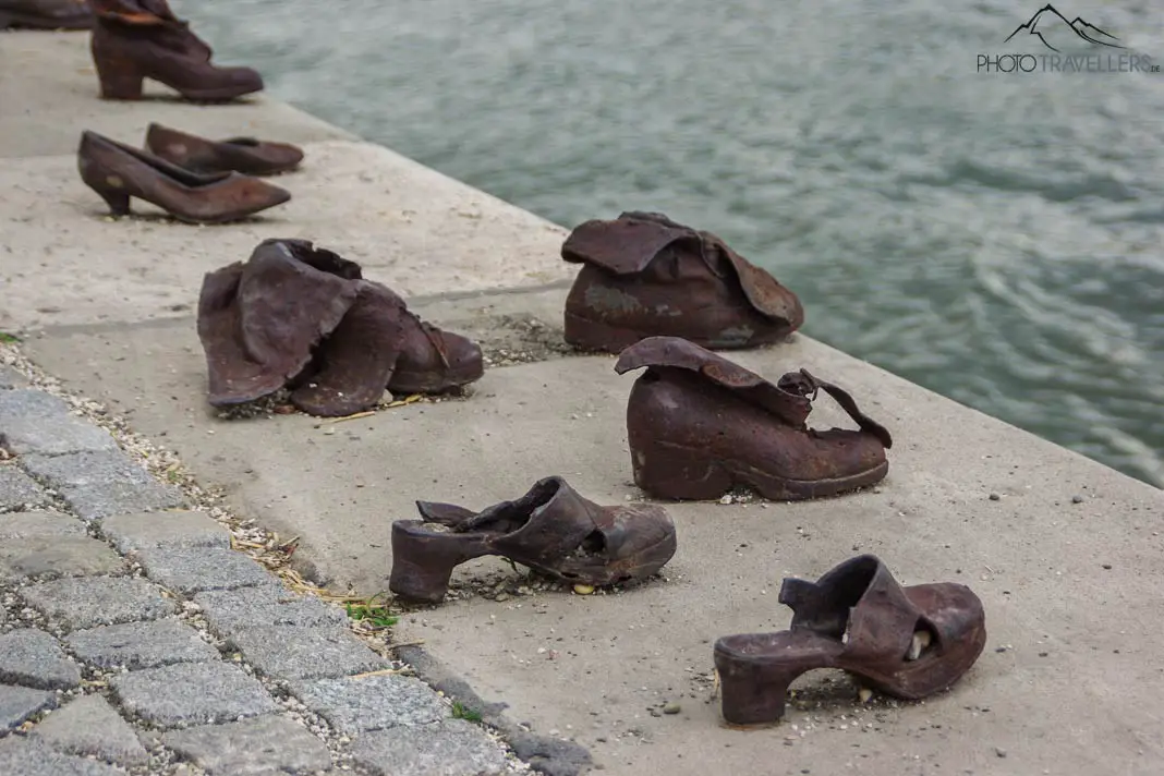 Die Schuhe am Donauufer sind ein Denkmal, das zum Nachdenken anregt 