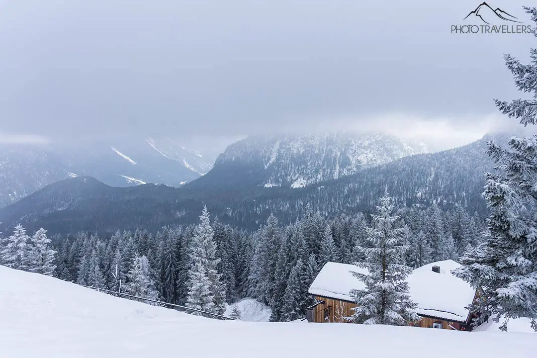 Hütte auf der Winterwanderung auf den Hohen Kranzberg