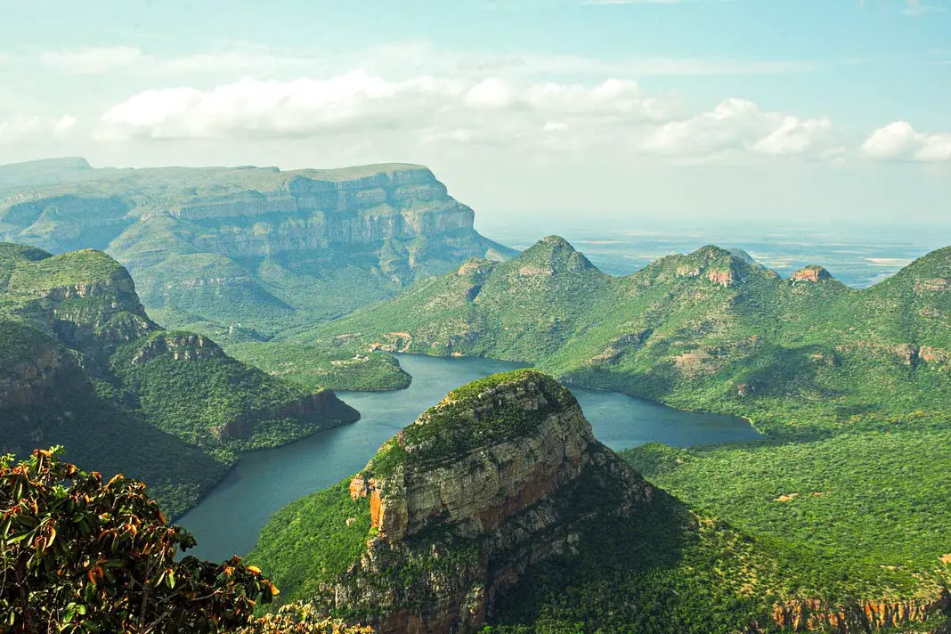 Die Drakensberge in Südafrika sind eine Top-Sehenswürdigkeit