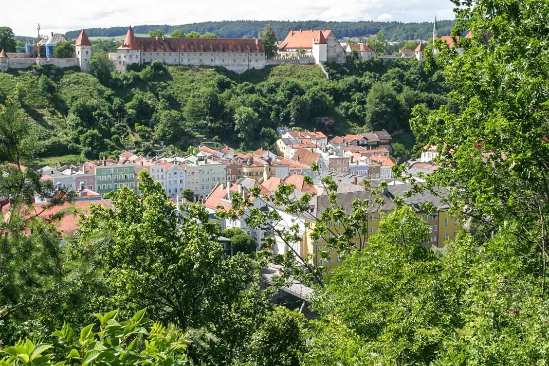 Die Stadt Burghausen mit der markanten Burg